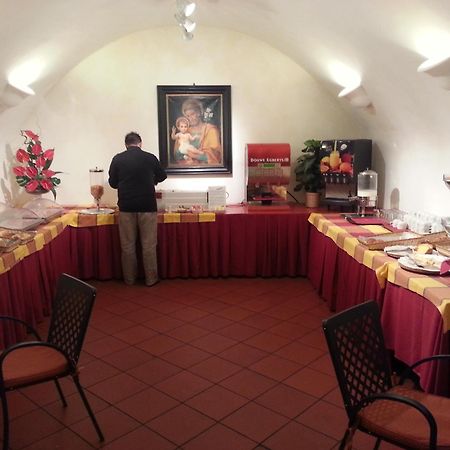 Bed and Breakfast Domus Sessoriana Roma Esterno foto