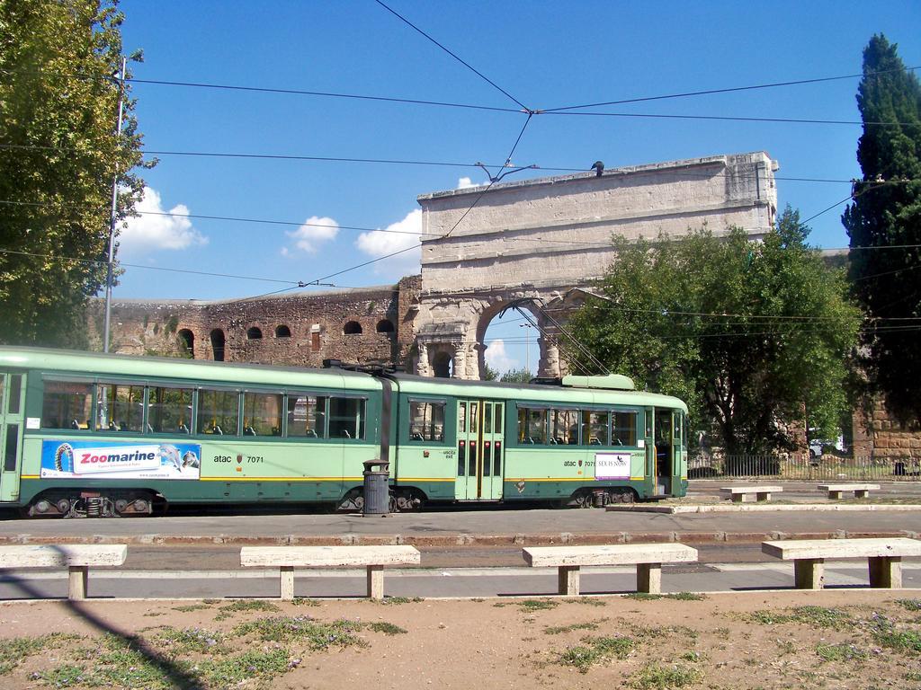 Bed and Breakfast Domus Sessoriana Roma Esterno foto