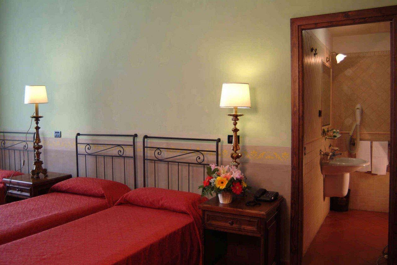 Bed and Breakfast Domus Sessoriana Roma Esterno foto