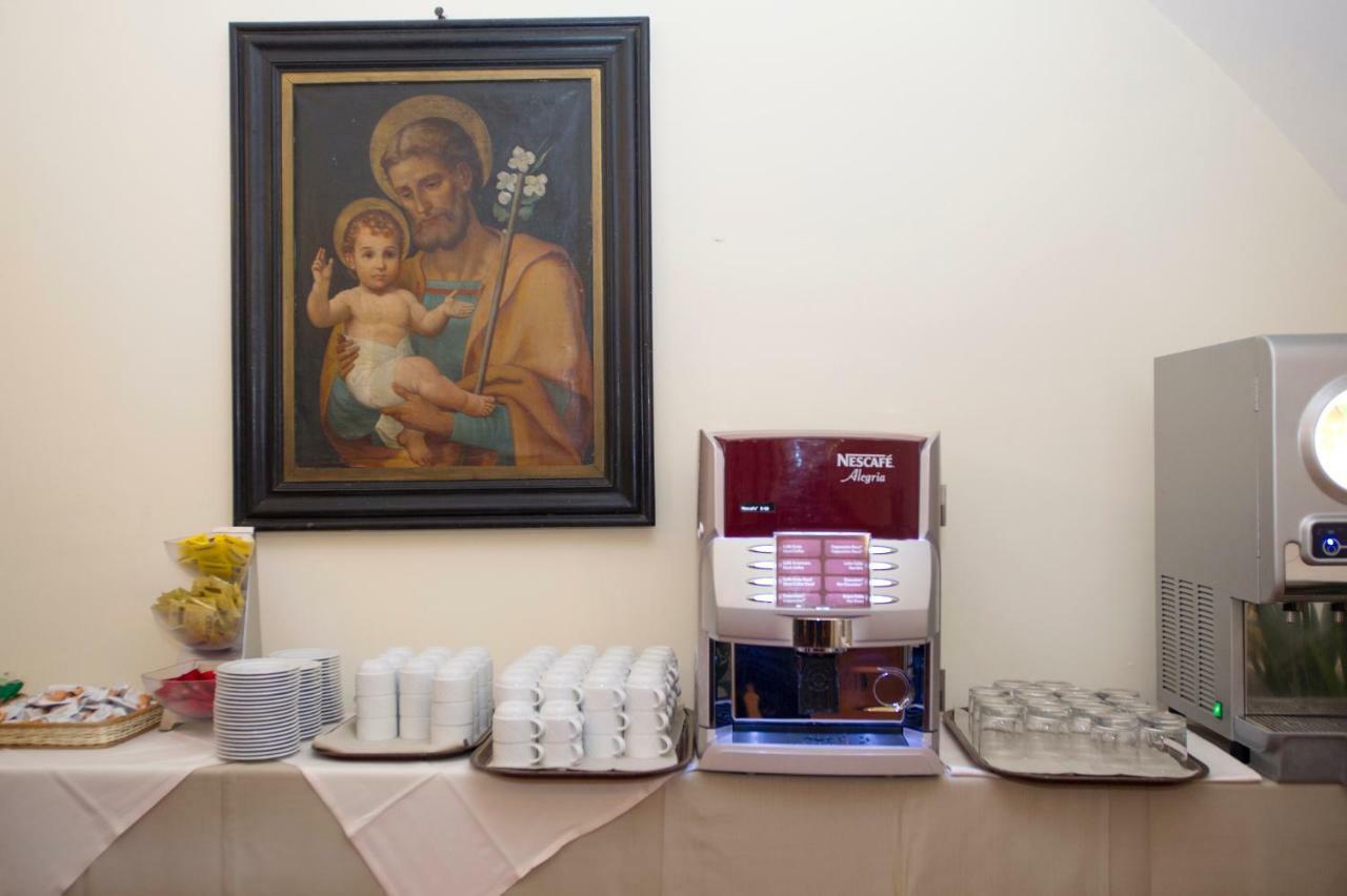 Bed and Breakfast Domus Sessoriana Roma Esterno foto