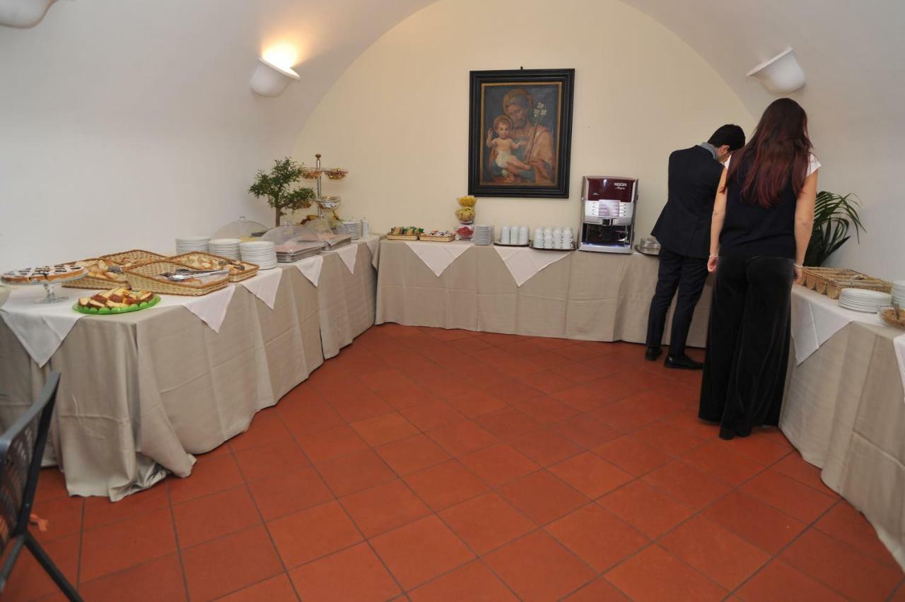 Bed and Breakfast Domus Sessoriana Roma Esterno foto