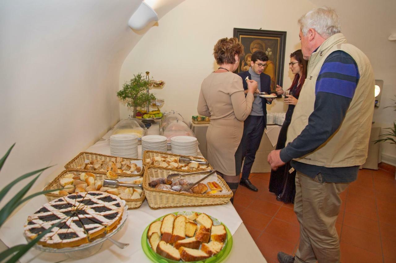 Bed and Breakfast Domus Sessoriana Roma Esterno foto