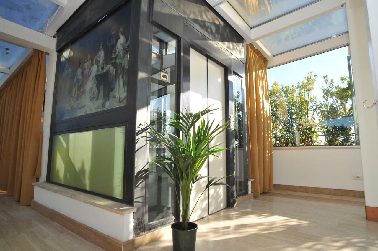 Bed and Breakfast Domus Sessoriana Roma Esterno foto