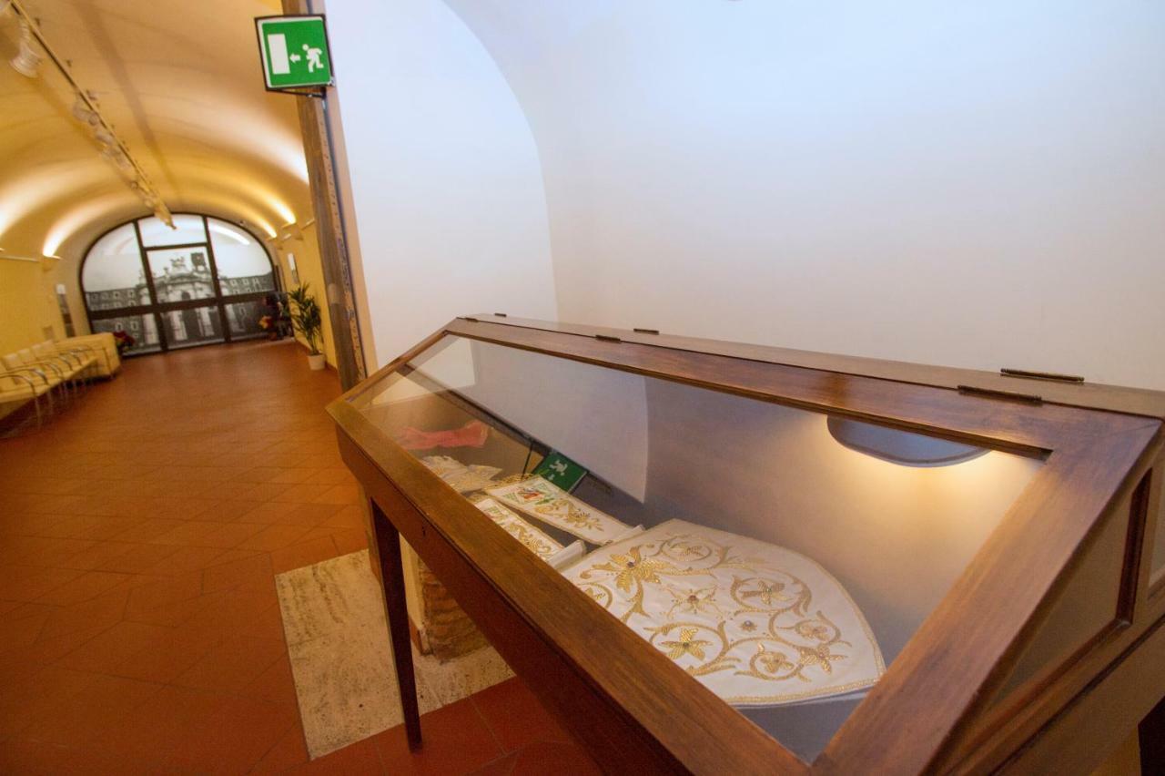 Bed and Breakfast Domus Sessoriana Roma Esterno foto